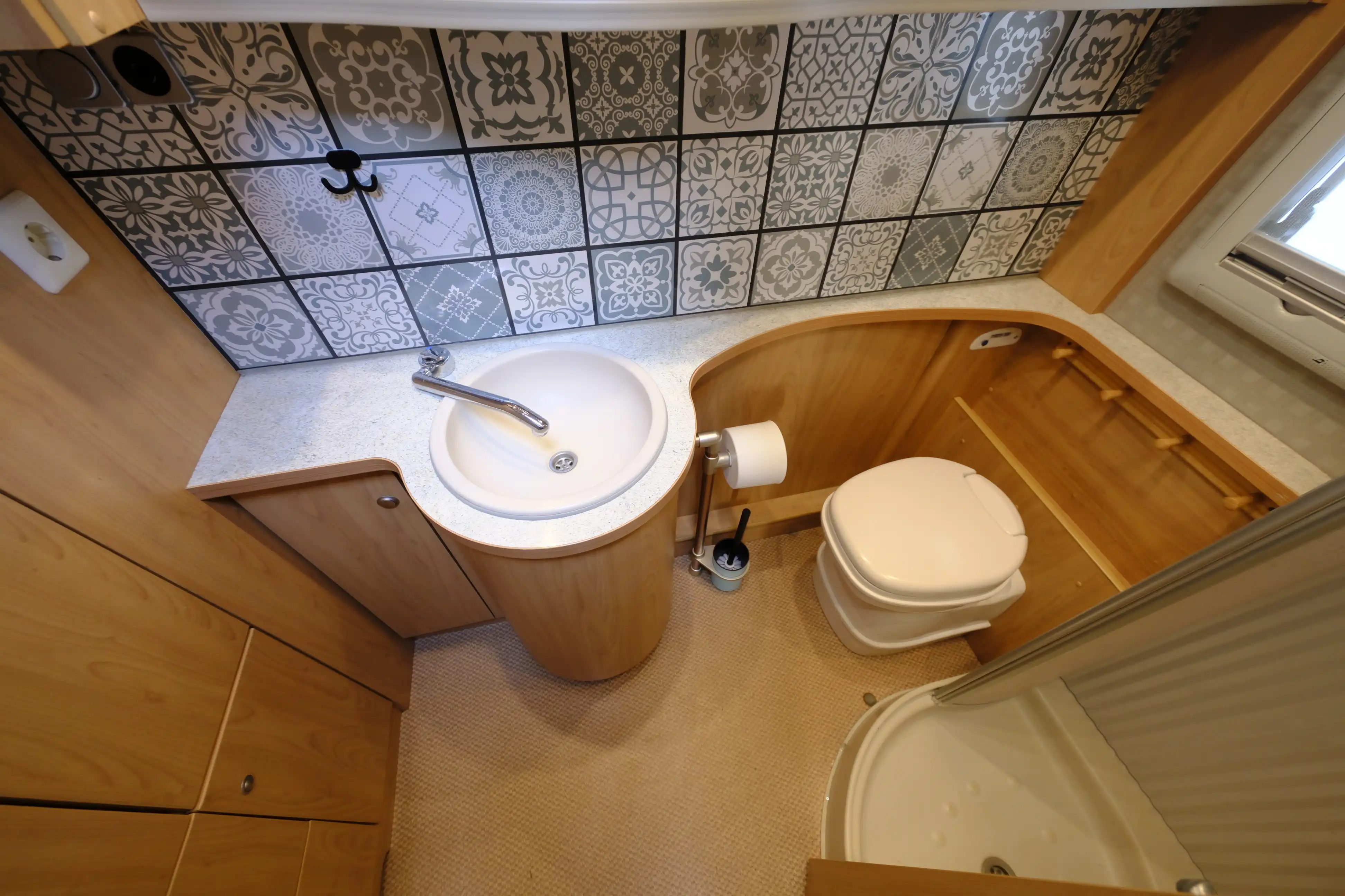 BUERSTNER I 590 Elegance